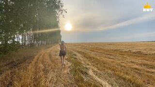 A kolhoz elnöke vagyok, és a legkitűnő traktorosom kiérdemli a forró szexet