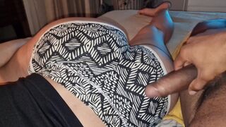 Mostoha fiam a bugyimmal ver engem, majd hatalmas spriccelést az arcomra zúdít