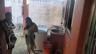 Feleségem lelépett, a szobalány megadta magát a kemény vágyamnak