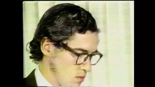 A lány mohón nyeli John Holmes vastag, hatalmas farkát a retro pornó folytatásában