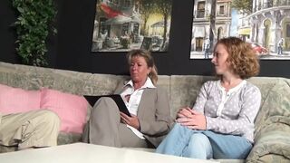 Leszbikus milf hármasban nyelvel és mélyen szopik Petra Wegattal és WetWitchsel