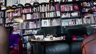 Nina Hartley kéjes élvezetei a vad leszbikus jelenetekben