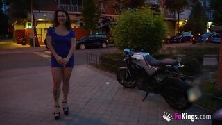 FaKings bemutatja: Serezade Monroe első, szaftos anális kalandja a fiatal latin tini csajjal
