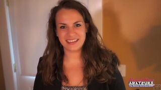 Forró Milf Lilly élvezi a vad és mély hátsó izgalmakat - Brand New Amateurs