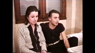 Valódi olasz swinger milf barna hajjal cumizik a 4. részben