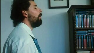 Abigail Blower nagy fasszal élvezi az anált mélytorok cumizás és faszverés után teljes filmben